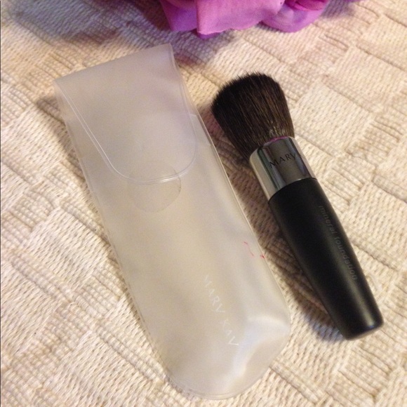 Mary Kay Other - Mary Kay Mineral Foundation Powder makeup brush